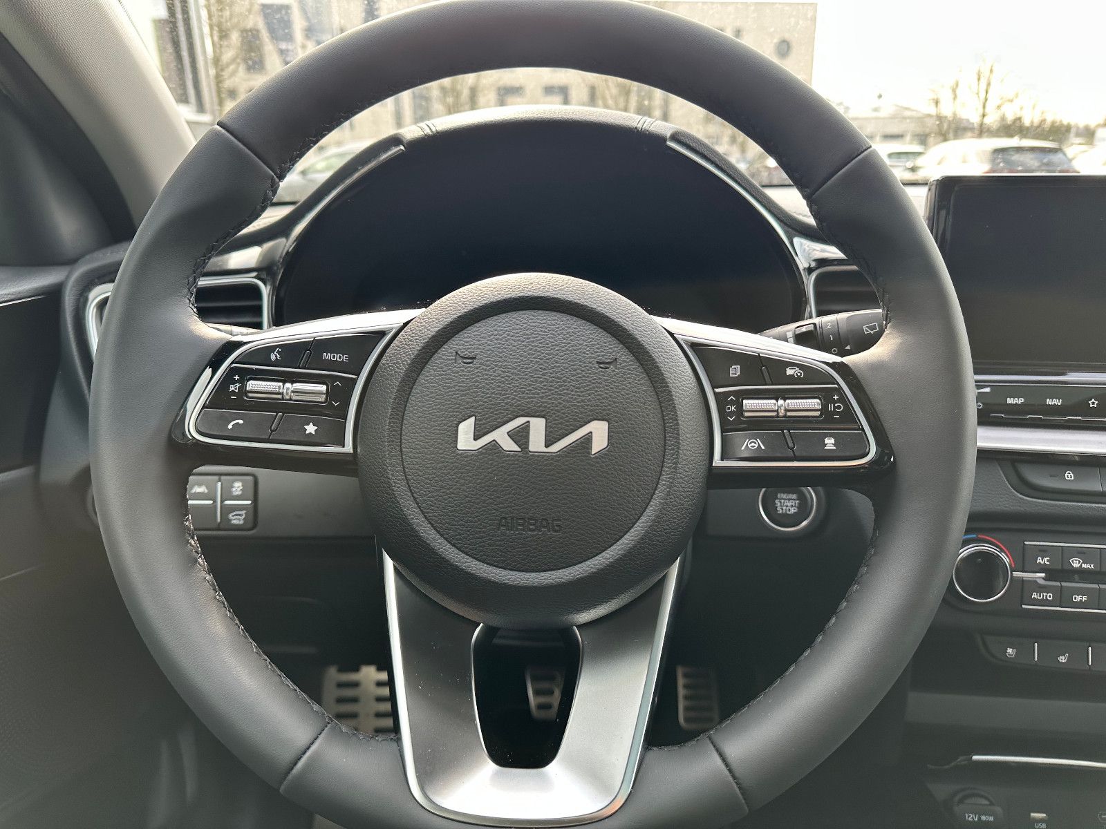 Fahrzeugabbildung Kia cee'd Sportswagon 140PS DCT7 Platinum Glasdach