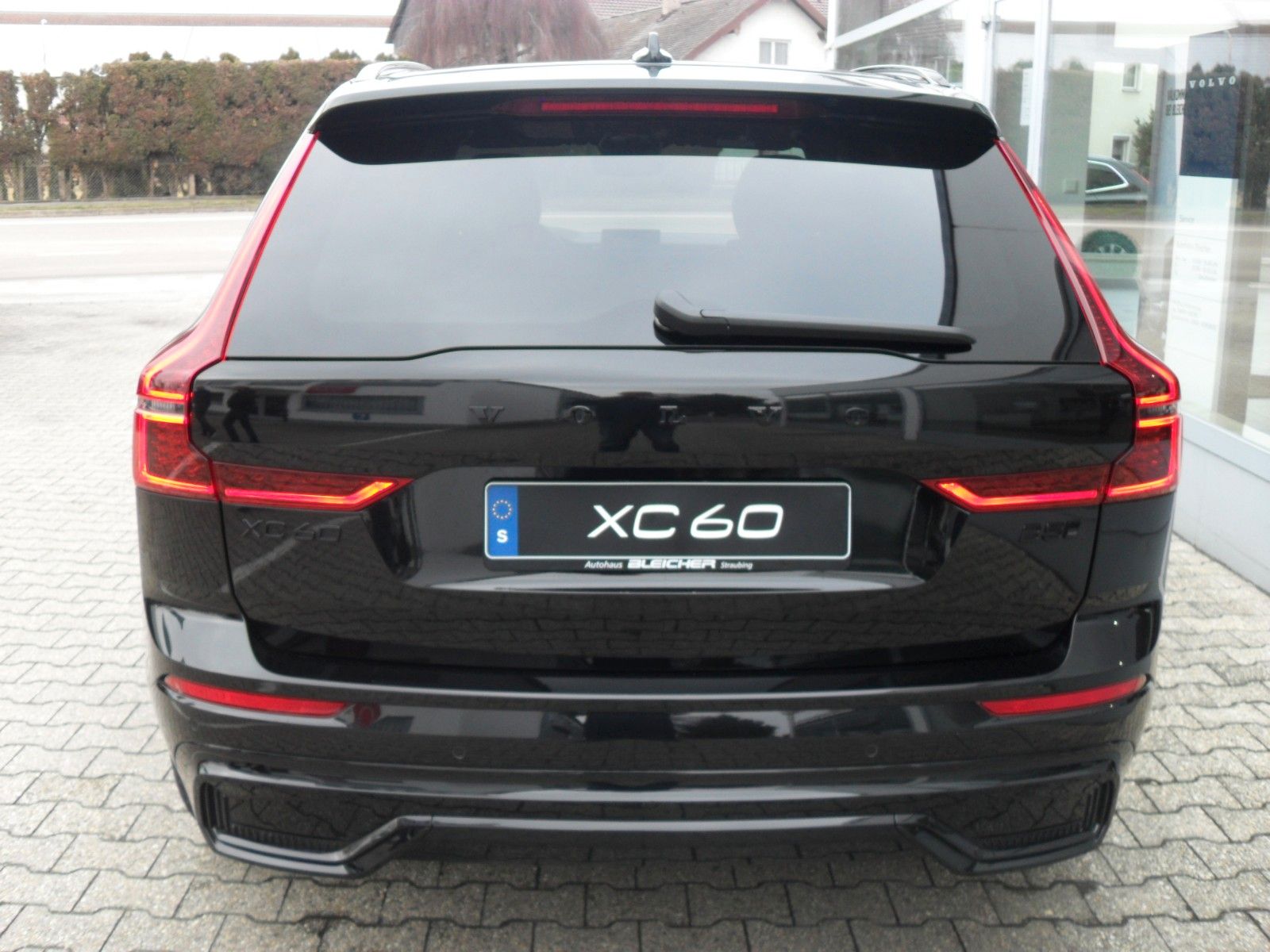 Fahrzeugabbildung Volvo XC 60 B5 Plus Black Edition AWD