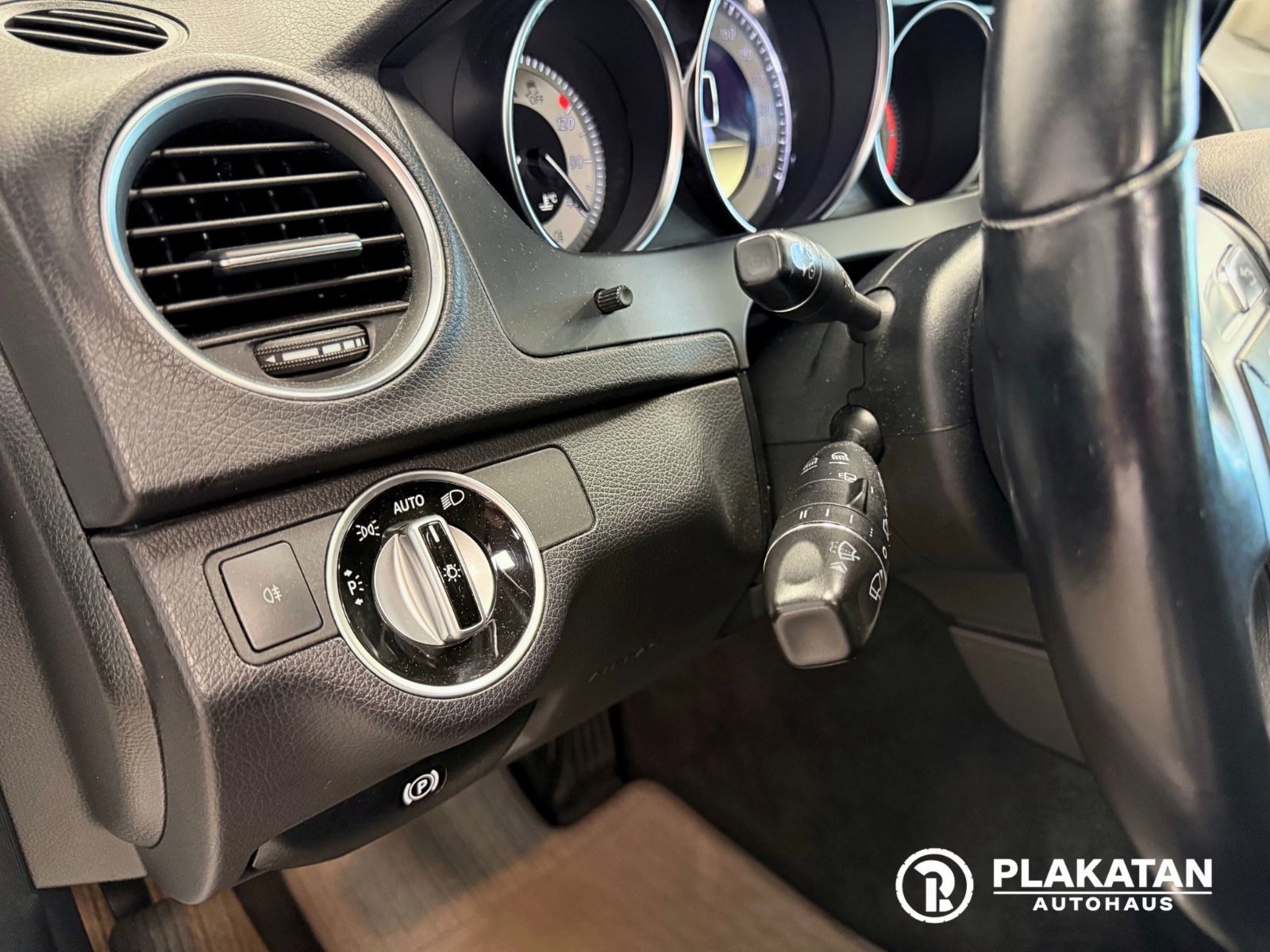 Fahrzeugabbildung Mercedes-Benz C 180CDI T-Model Bi-Xenon Automatik NAVI AHK