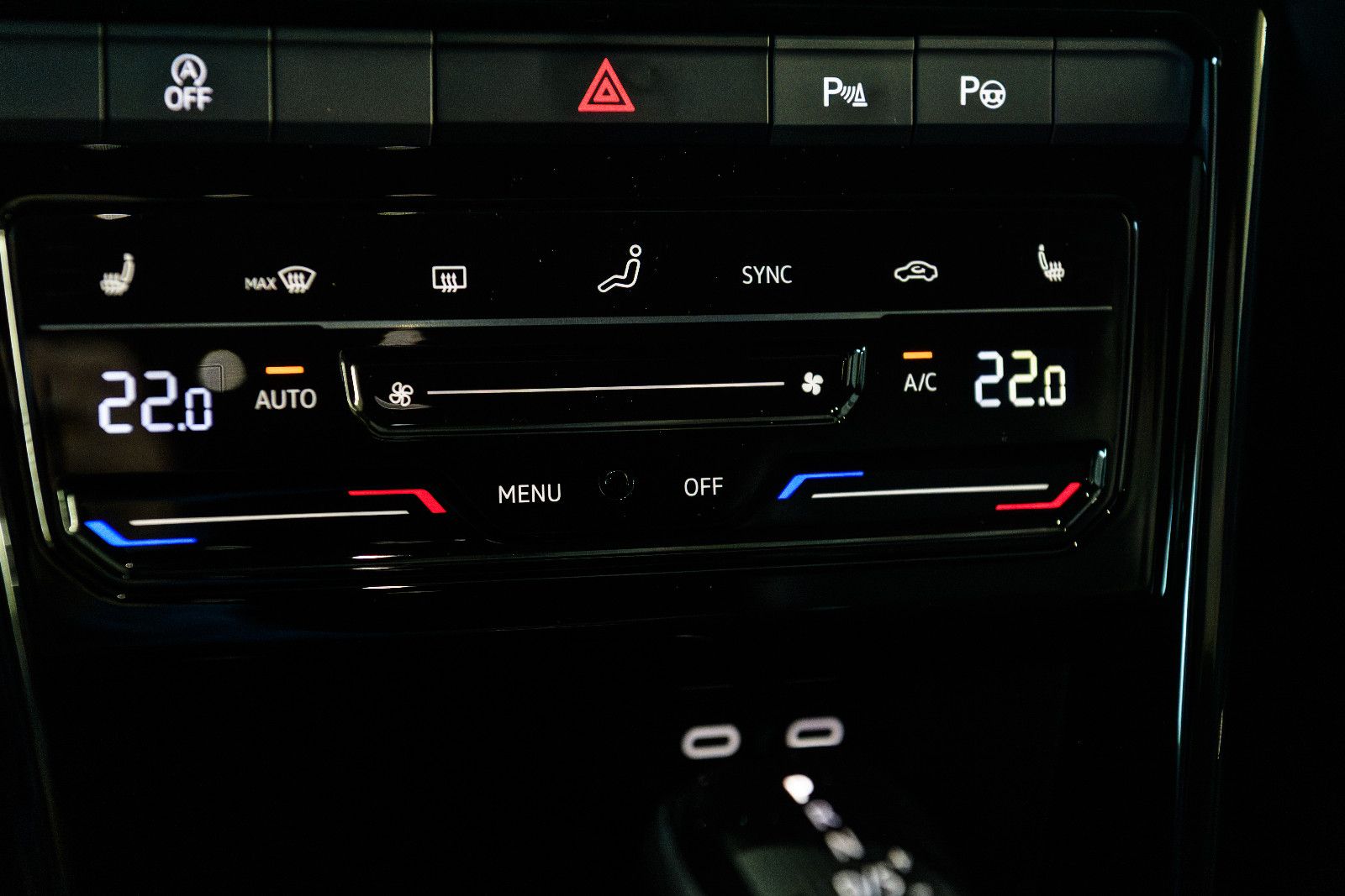 Fahrzeugabbildung Volkswagen T-Roc R-Line ALLRAD+LEDER*AHK*LED*NAVI*RFK*IQ