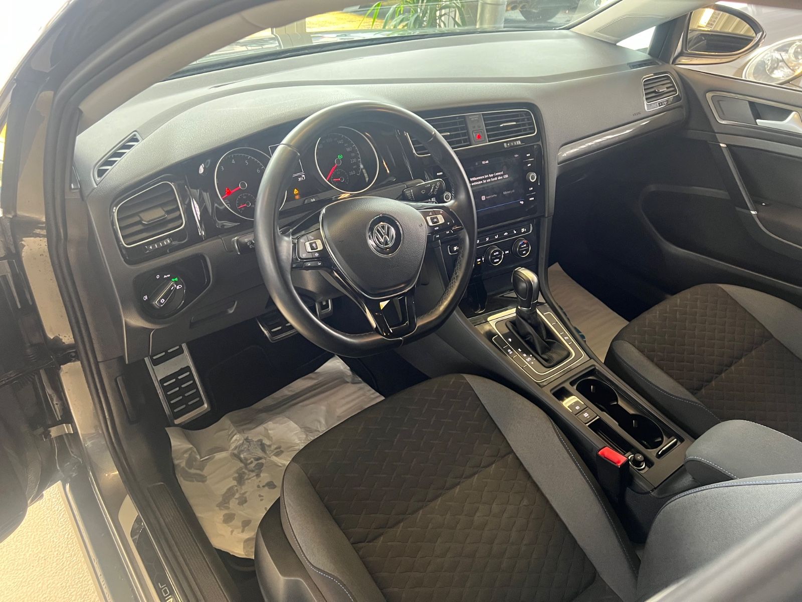 Fahrzeugabbildung Volkswagen Golf VII Lim. 1.5 TSI DSG Join R line *ACC*