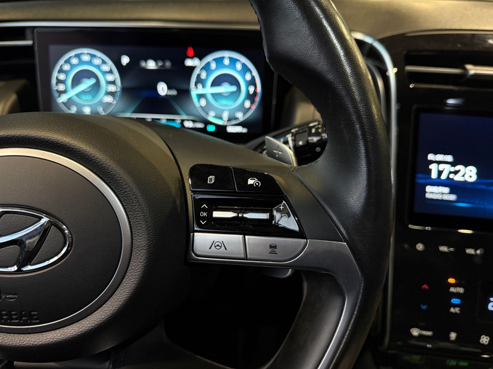 Fahrzeugabbildung Hyundai TUCSON Prime Mild-Hybrid AHK PANO 360° LEDER