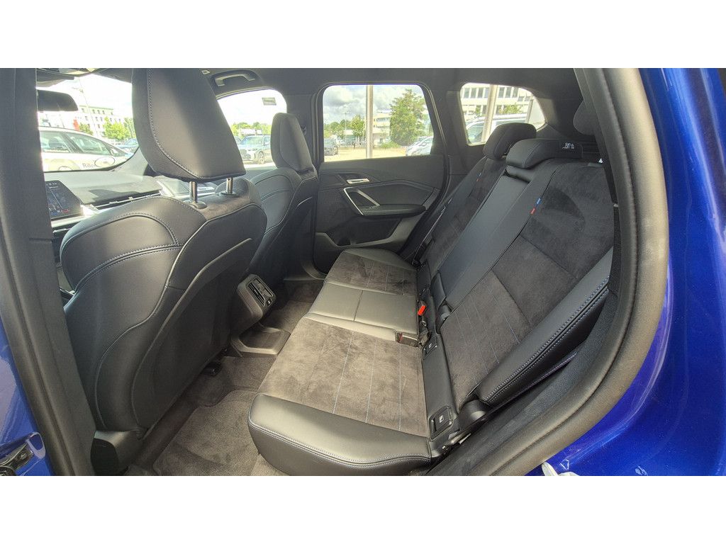 BMW X1 sDrive 18i M Sport Pro AHK PANO KAM LED NAVI foto 12