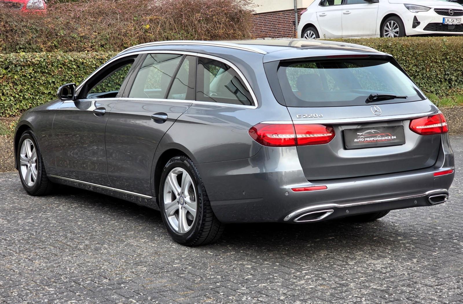 Mercedes-Benz E 220D T AUTOMATIK*LED*RFK*BSA*NAVI*GRA*PDC*SHZ