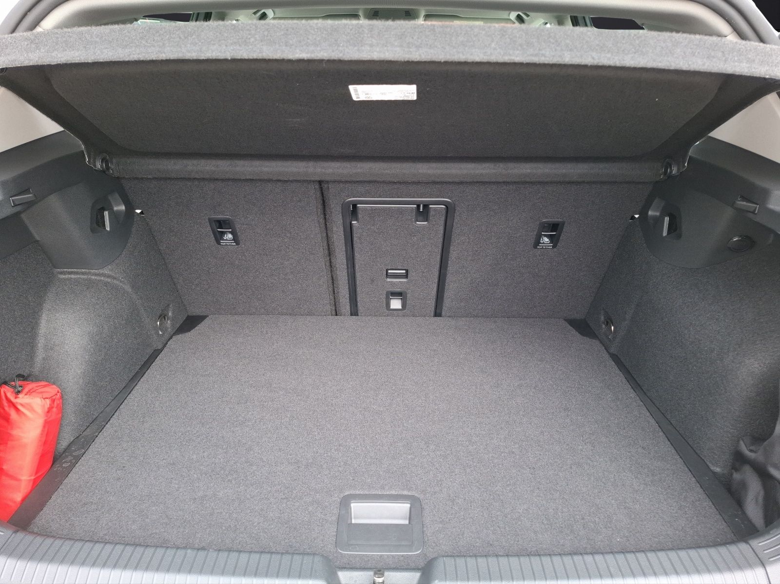 Fahrzeugabbildung Volkswagen Golf VIII TSI Life LED CarPlay AID ACC Park-Assi
