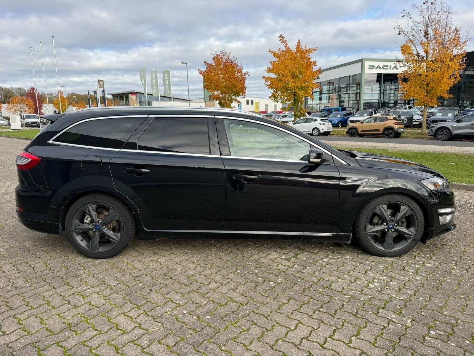 Ford Mondeo 2012 — interior