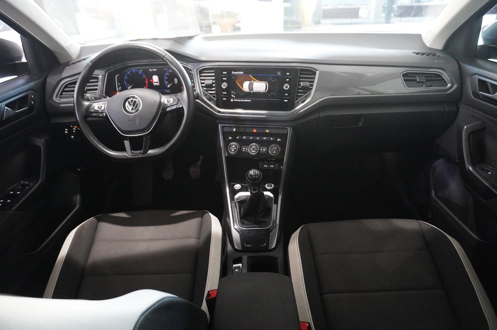 Fahrzeugabbildung Volkswagen T-Roc 1.5 TSI R-LINE SPORT NAVI/LED/KAMERA/VIRT.