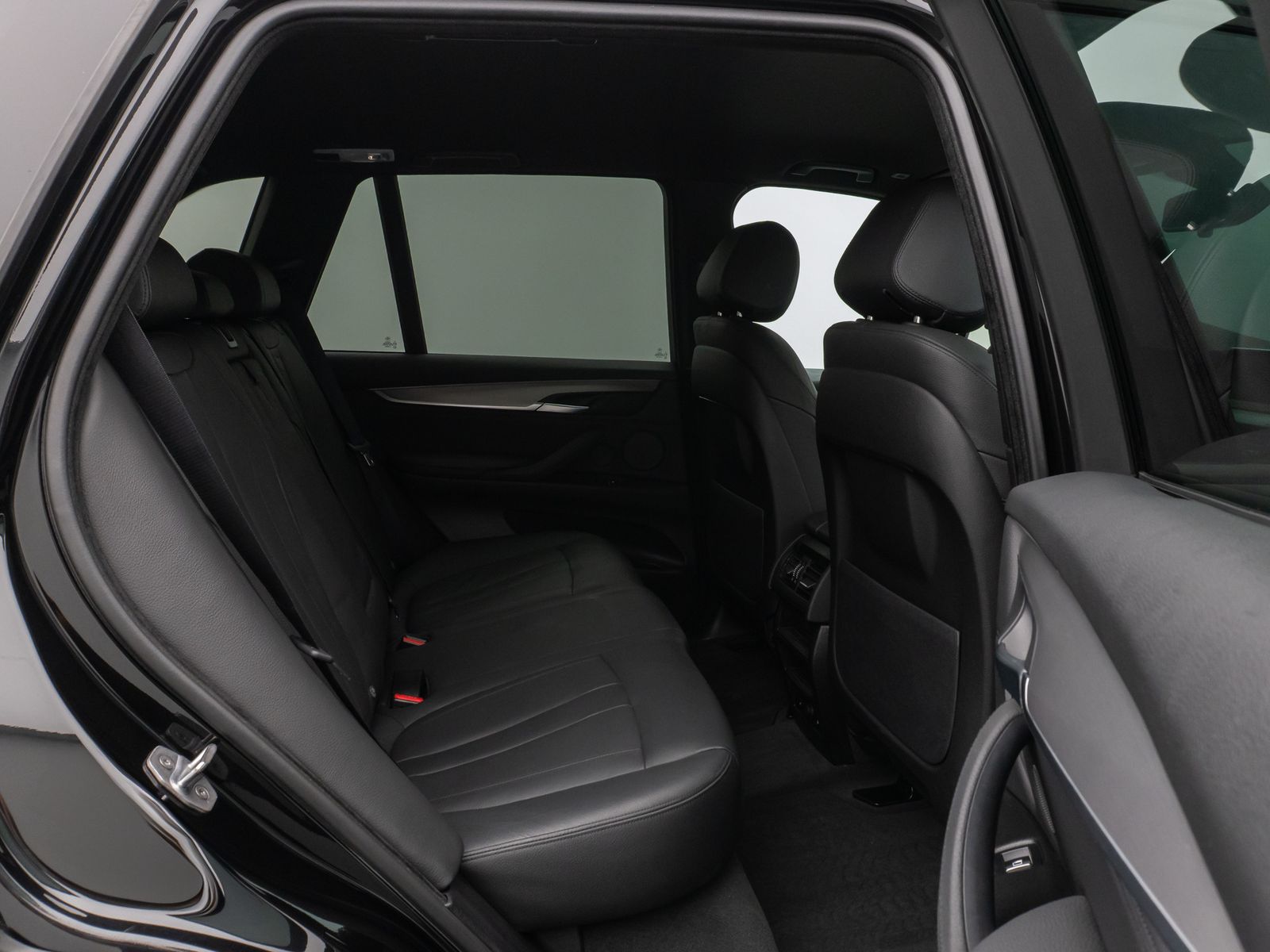 Fahrzeugabbildung BMW X5 M50d Kamera H/K NaviPro Xenon AHK Alarm