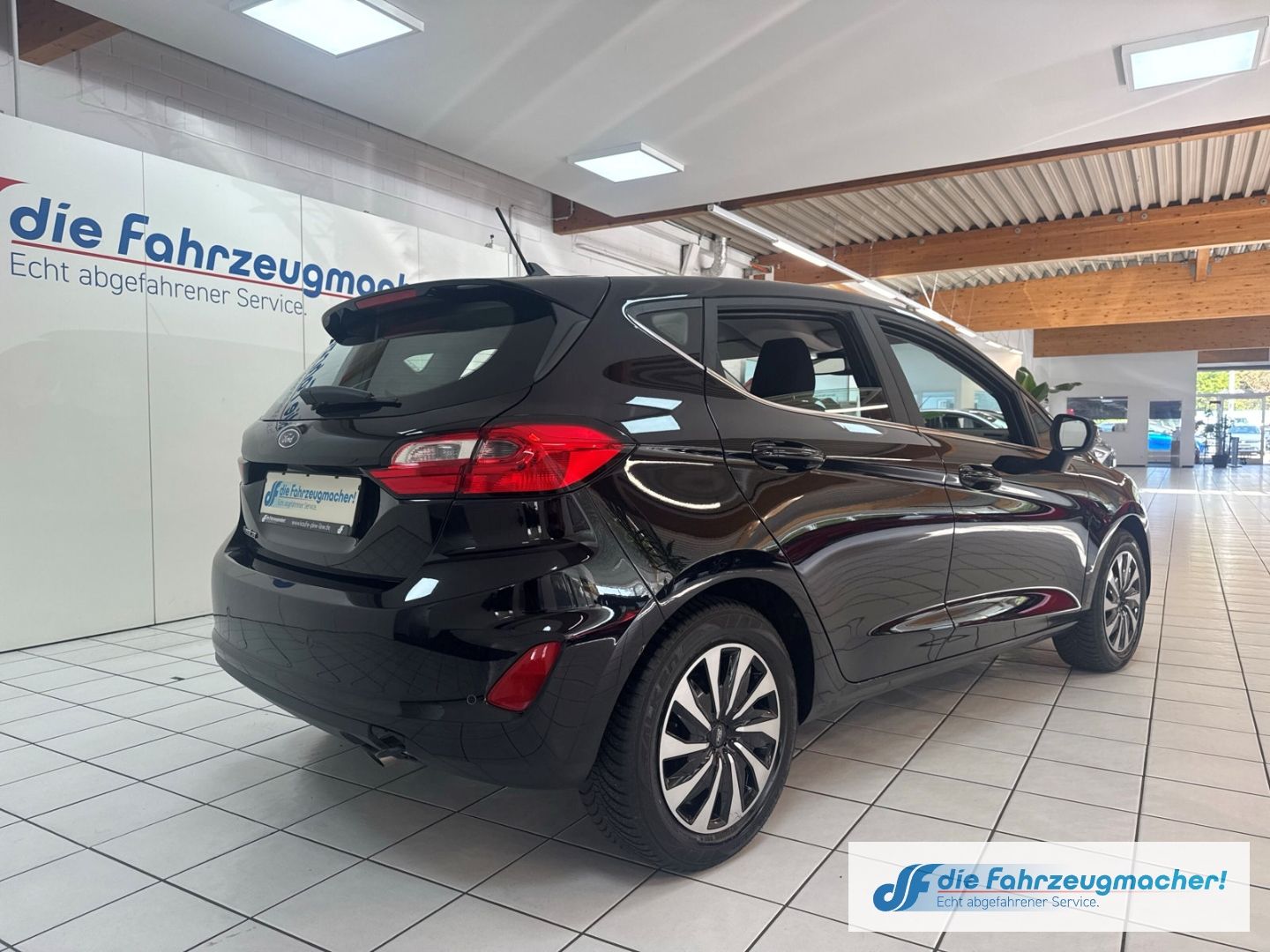 Fahrzeugabbildung Ford Fiesta Titanium Navi LED Blendfreies Fernl. Kurv