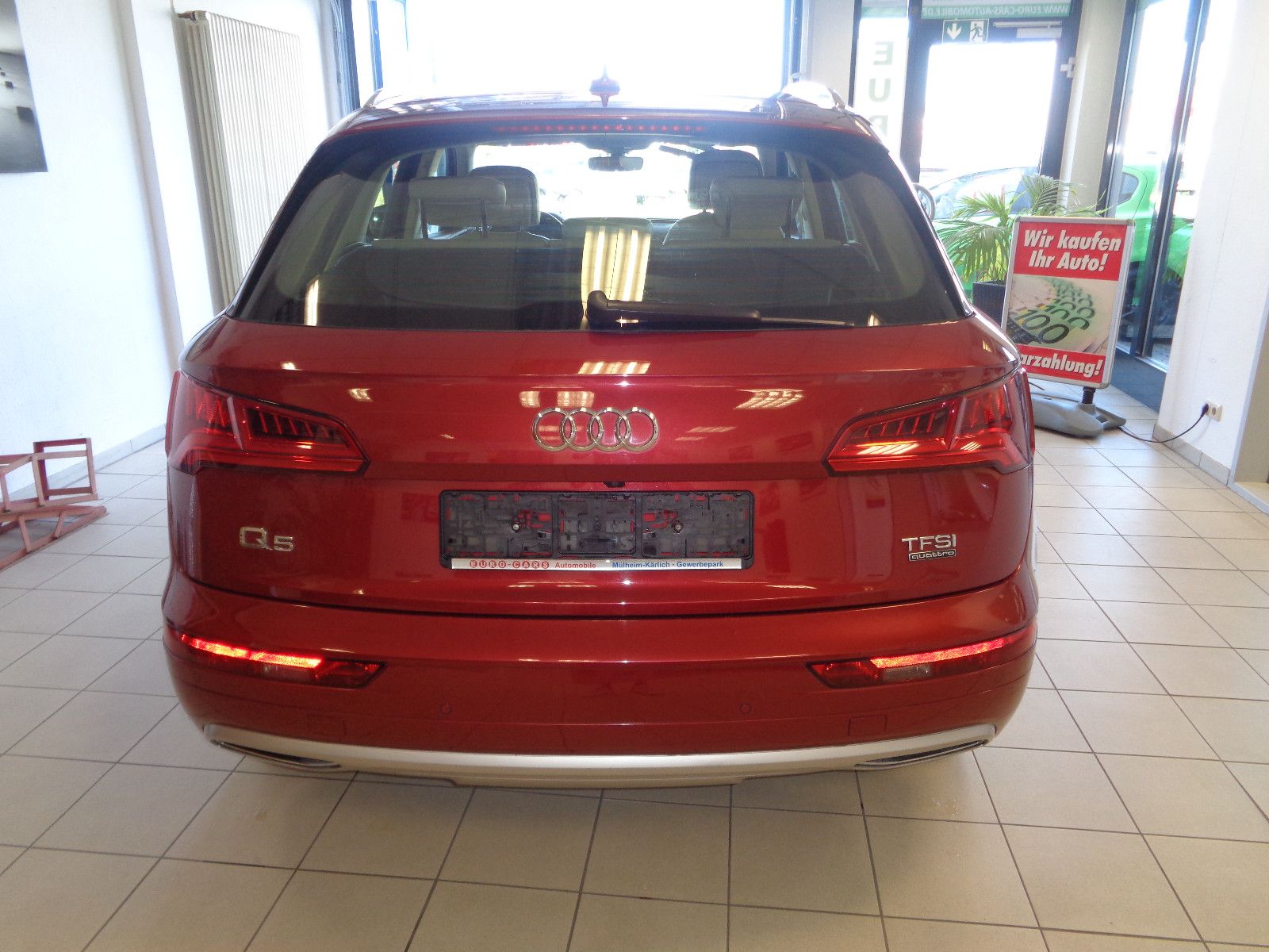 Fahrzeugabbildung Audi Q5 quattro / LED / NAVI / LEDER /