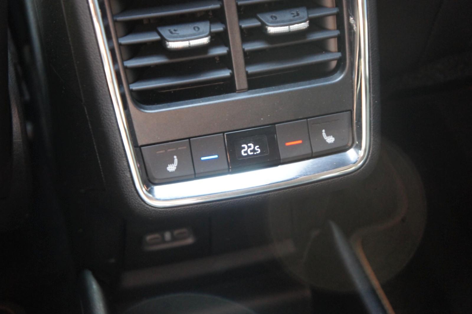 Skoda Enyaq 80 Suite*9 PAKETE*DRIVE+*AHK*PANO*W-PUMPE