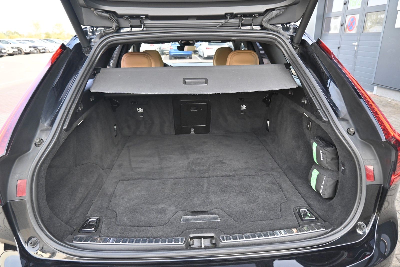 Fahrzeugabbildung Volvo V90 B4 D Plus Bright*STDHZG*360°*PANO*ACC*AHK