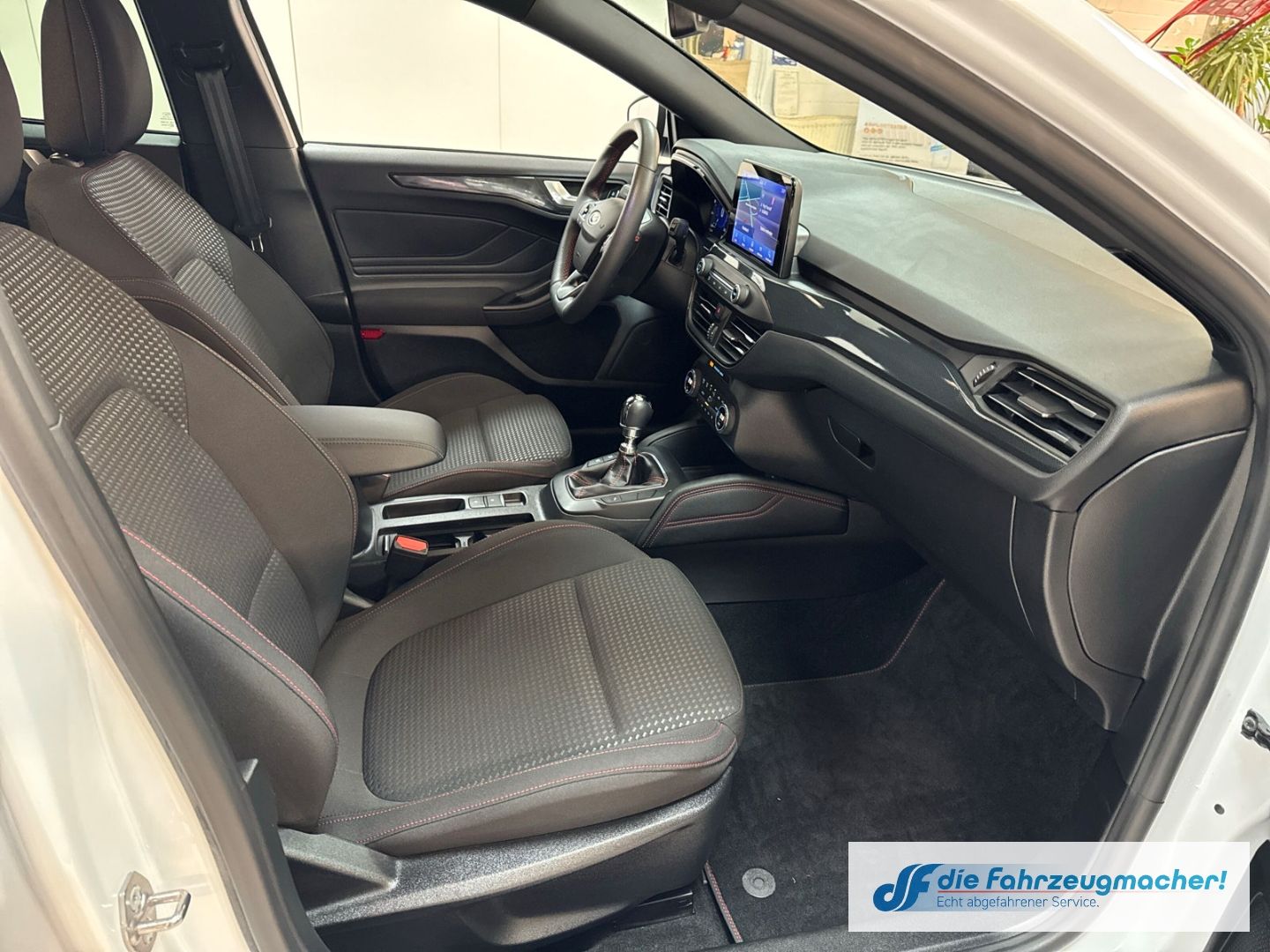 Fahrzeugabbildung Ford Focus ST-Line X AD Navi Digitales Cockpit LED Bl