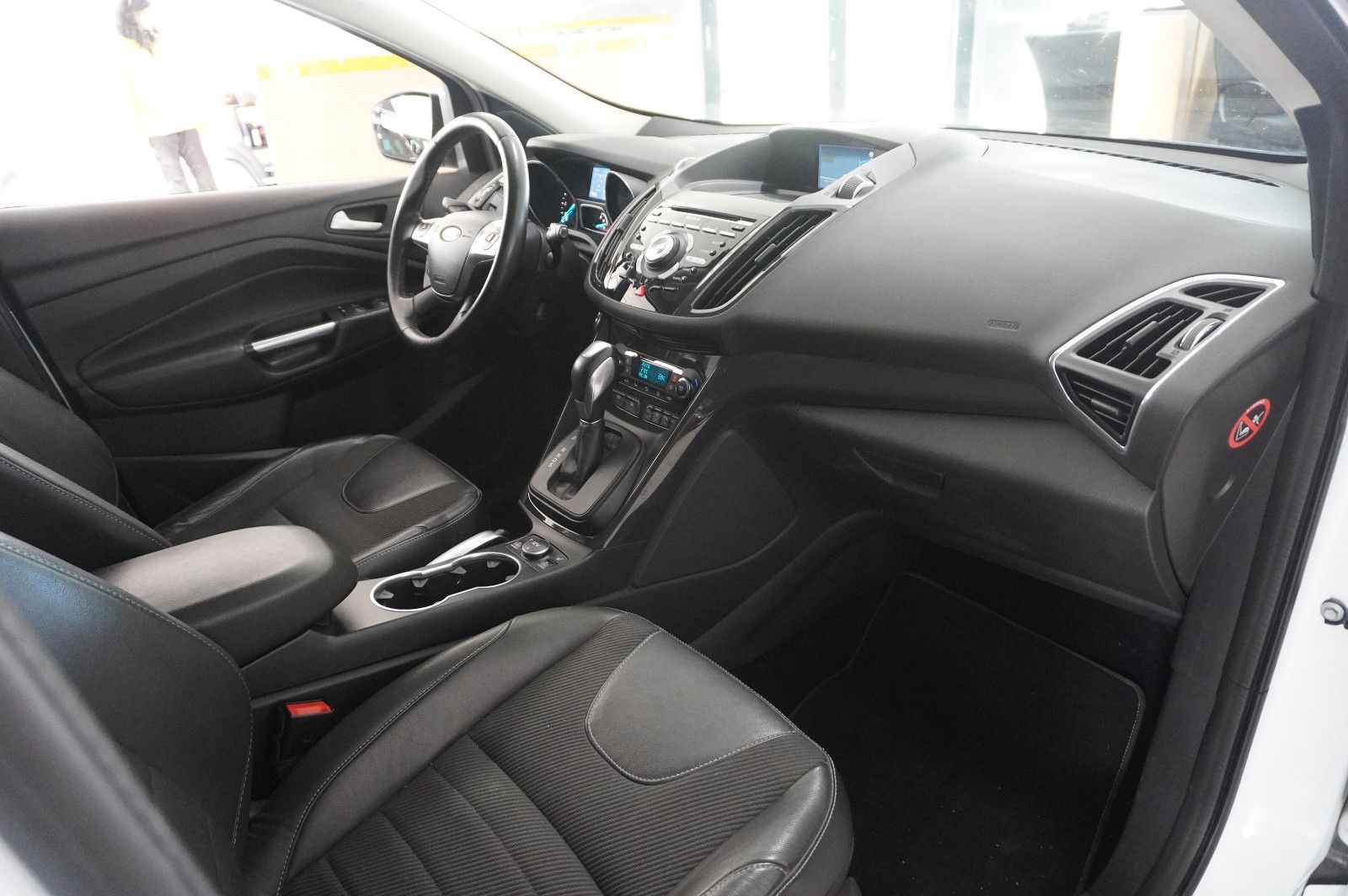 Fahrzeugabbildung Ford Kuga 2.0D INDIVIDUAL 4X4 NAVI/LED/KAMERA/SPORT