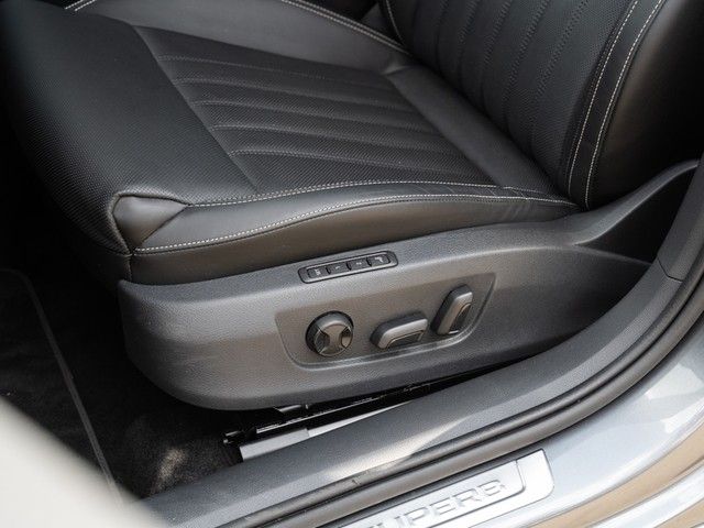 Superb Combi 2.0 TDI Premium Edition DSG 4x4 AHK