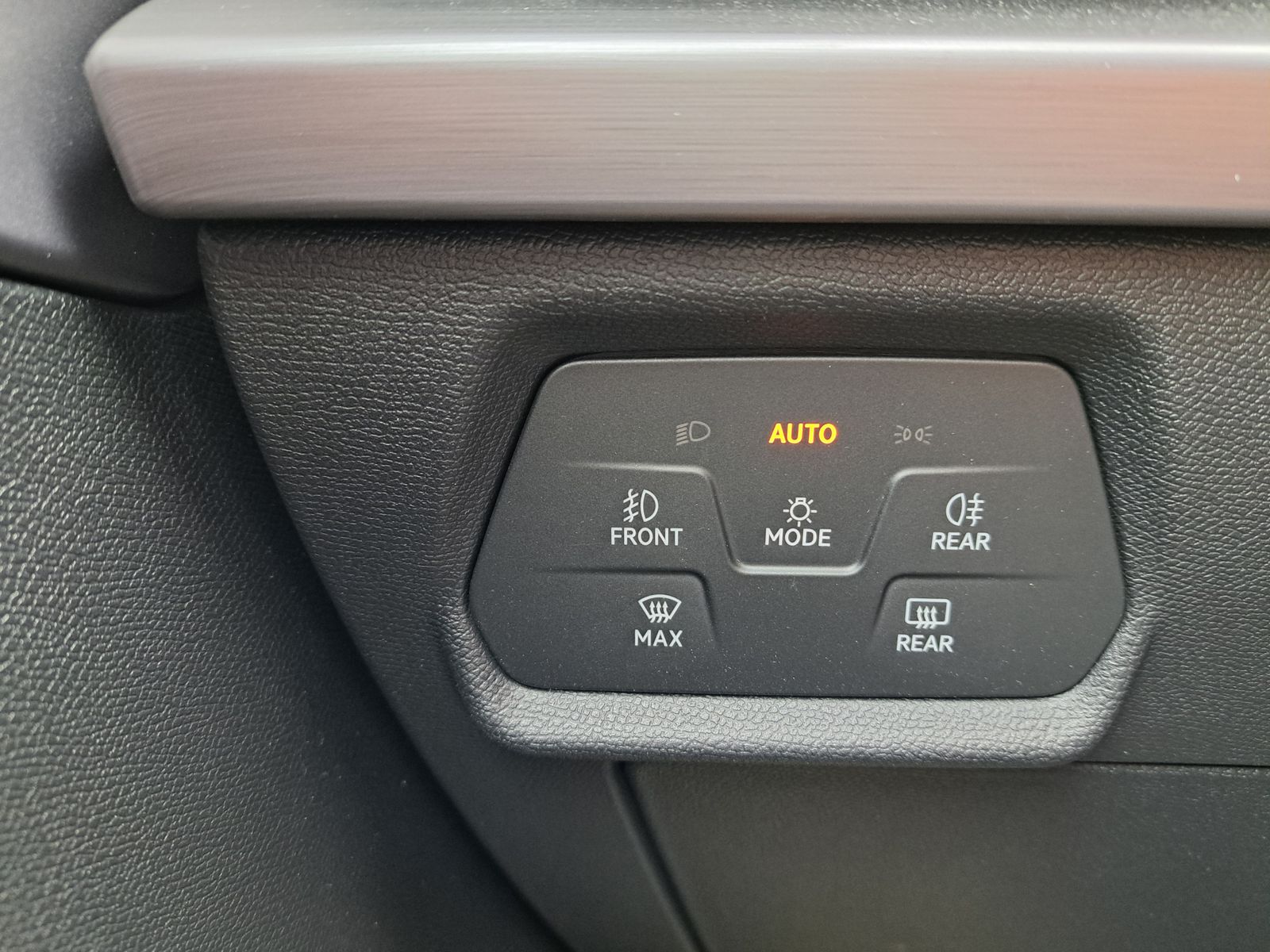 Fahrzeugabbildung SEAT Leon 1.5 eTSI FR DSG AHK LED KAMERA PARK-ASSIST