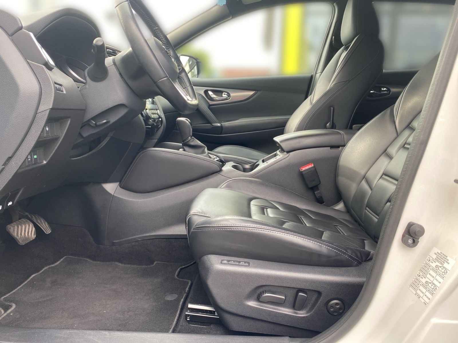 Fahrzeugabbildung Nissan Qashqai 1.3 DIG-T Automatik Tekna+ *AHK*Bose*GJR