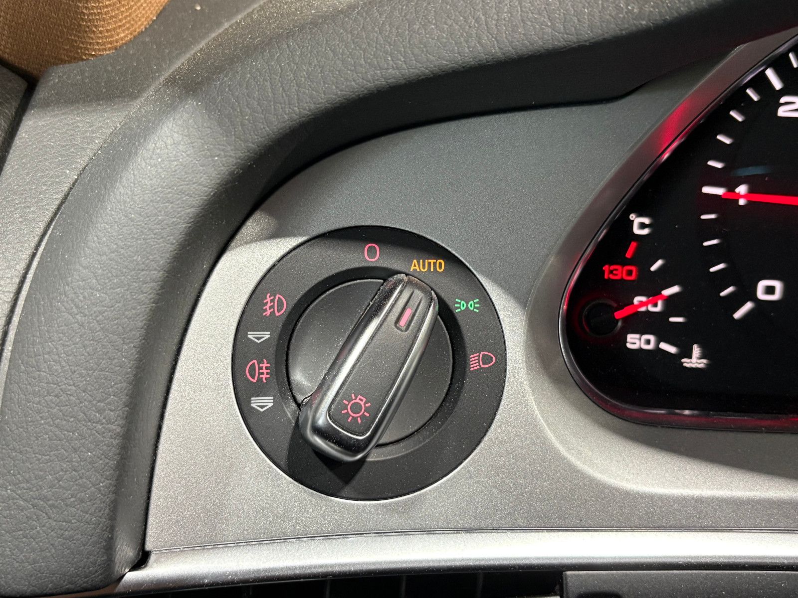Fahrzeugabbildung Audi A6 Avant 2.0 TDI/NAVI/PDC/KLIMA/SHZ/TEMPOMAT