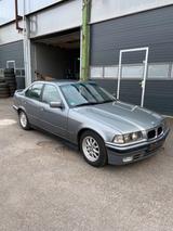 BMW E36 320i Limousine - BMW 320 aus 1993: 320i