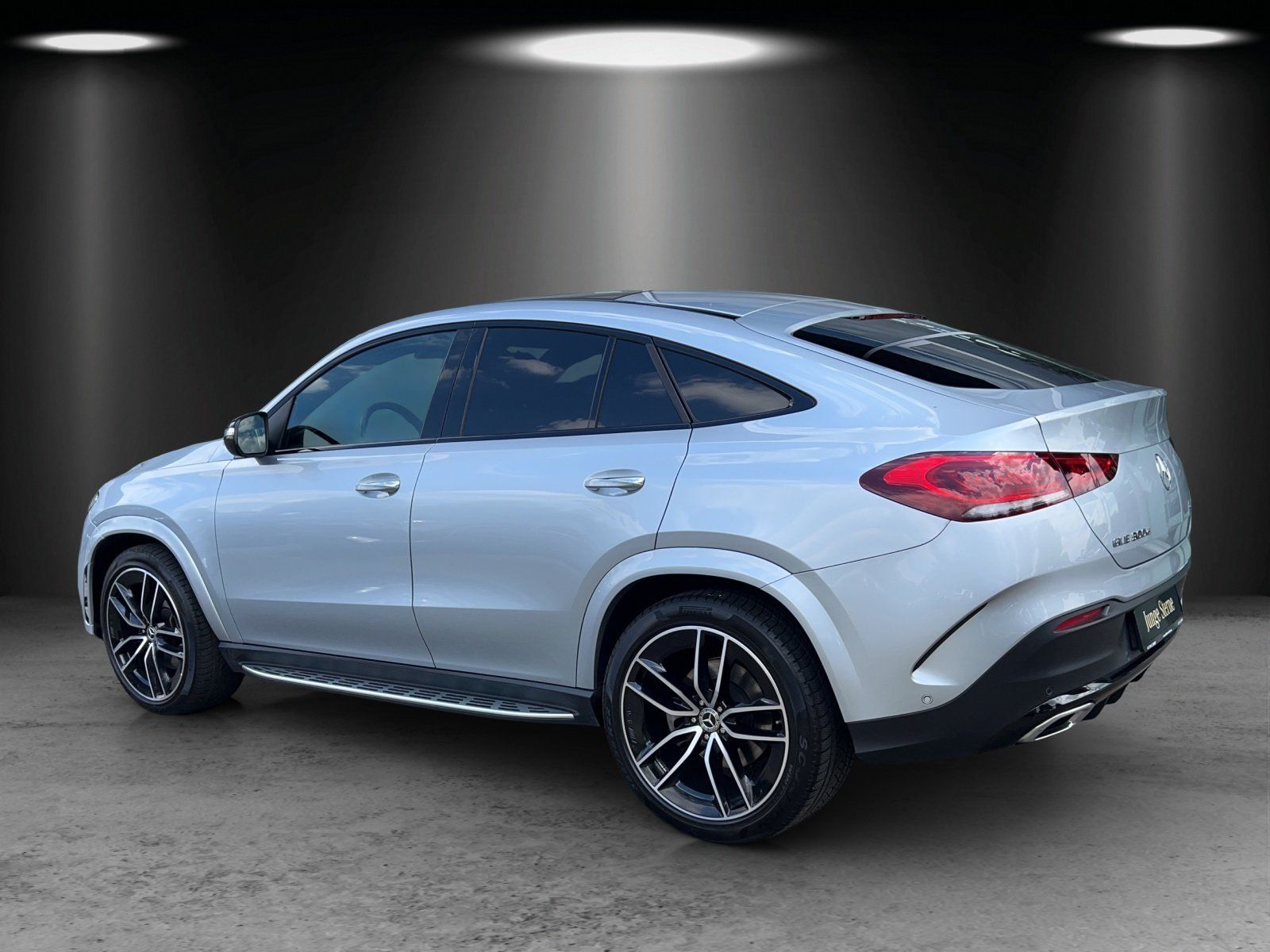 Fahrzeugabbildung Mercedes-Benz GLE 300d Cpé AMG FondTV AIRMATIC Pano DISTRO AHK