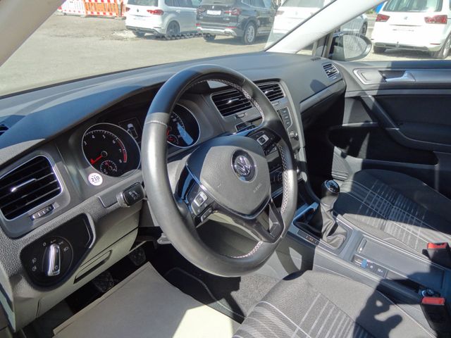 Fahrzeugabbildung Volkswagen Golf VII Lim. Lounge/1.Hd/38TKM/Xenon/PDC/