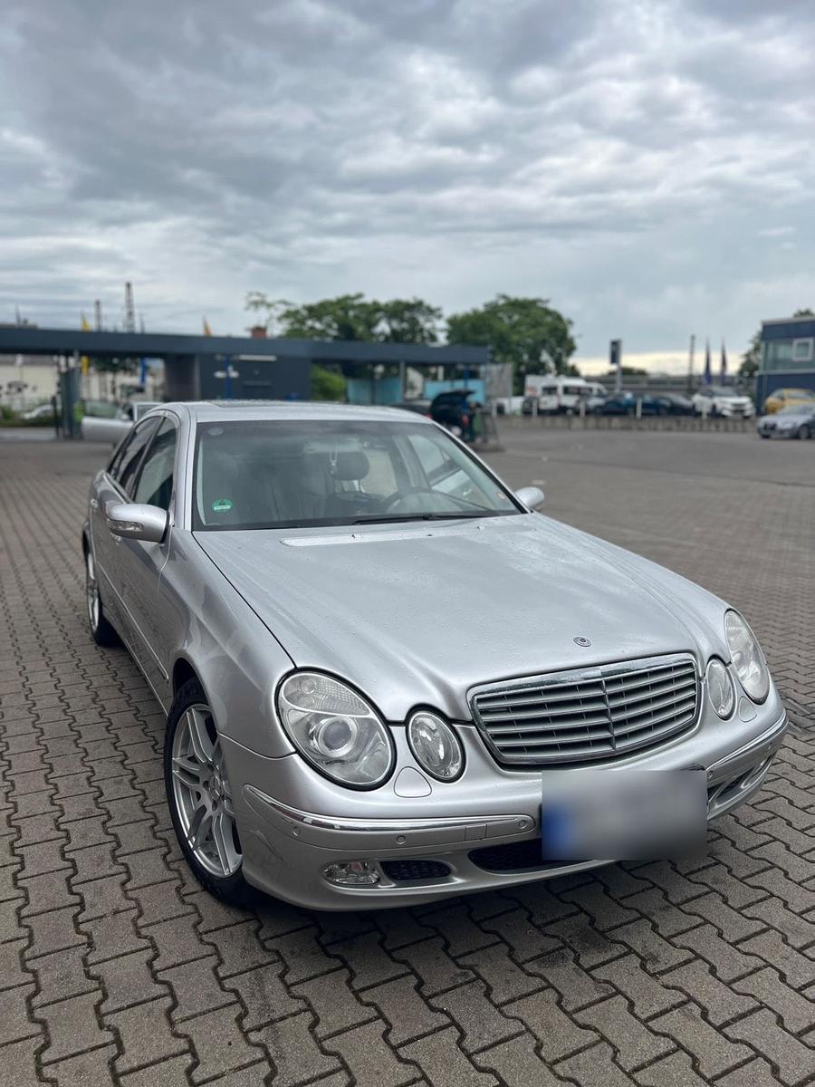 Mercedes-Benz E 320