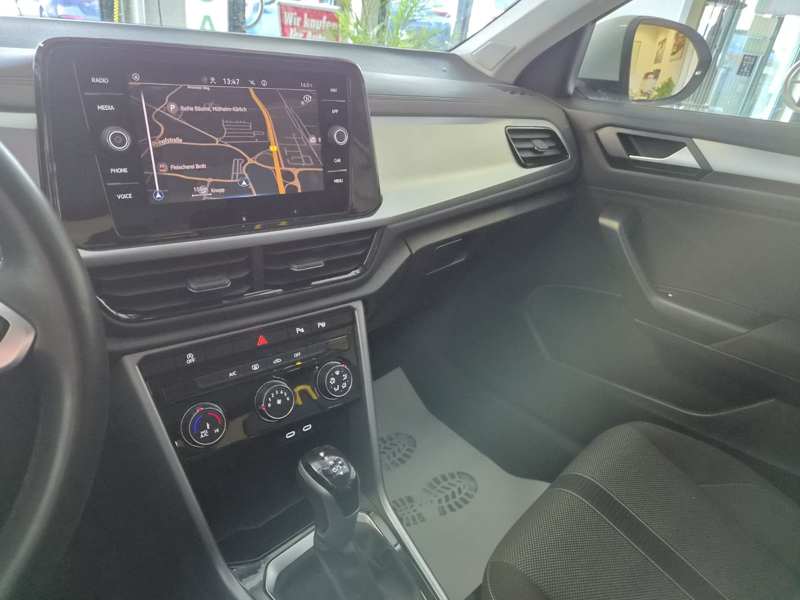 Fahrzeugabbildung Volkswagen T-Roc Life / NAVI / AHK / DIGITAL