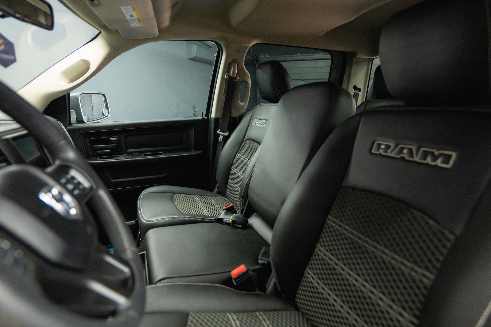 Fahrzeugabbildung Dodge RAM 5.7 V8 HEMI 4x4 OFFROAD Night-Paket *LED*AHK