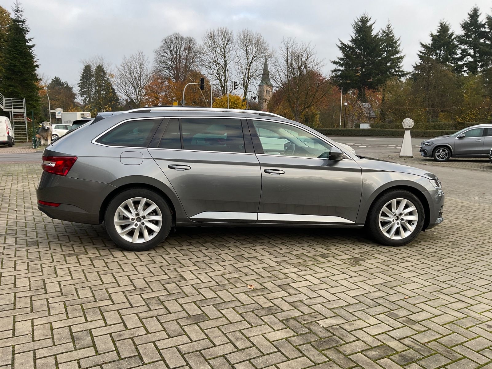 Fahrzeugabbildung SKODA Superb Combi 2.0 TDI DSG,Navi,LED,Kamera,ACC