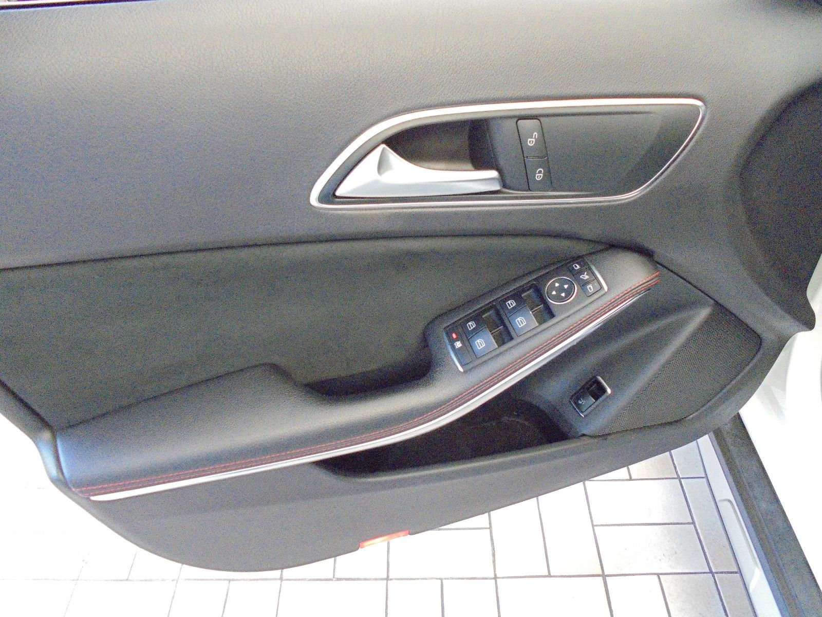 Fahrzeugabbildung Mercedes-Benz GLA 200 Aut./AMG Line/Panorama/Navi/