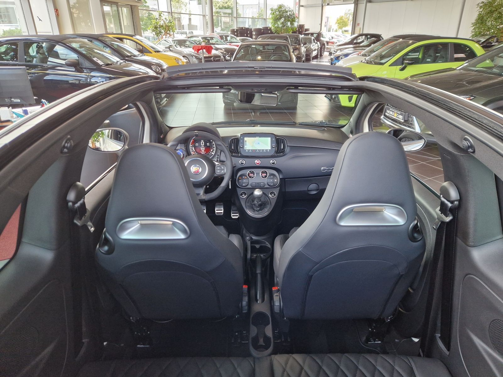 Fahrzeugabbildung Abarth 695C Turismo BEATS NAVI LEDER