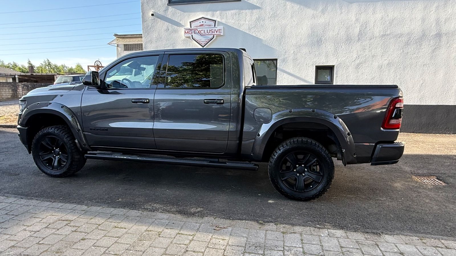 Fahrzeugabbildung Dodge RAM Gen.5  Panorama-LED-Kamera-Sitzkühlung