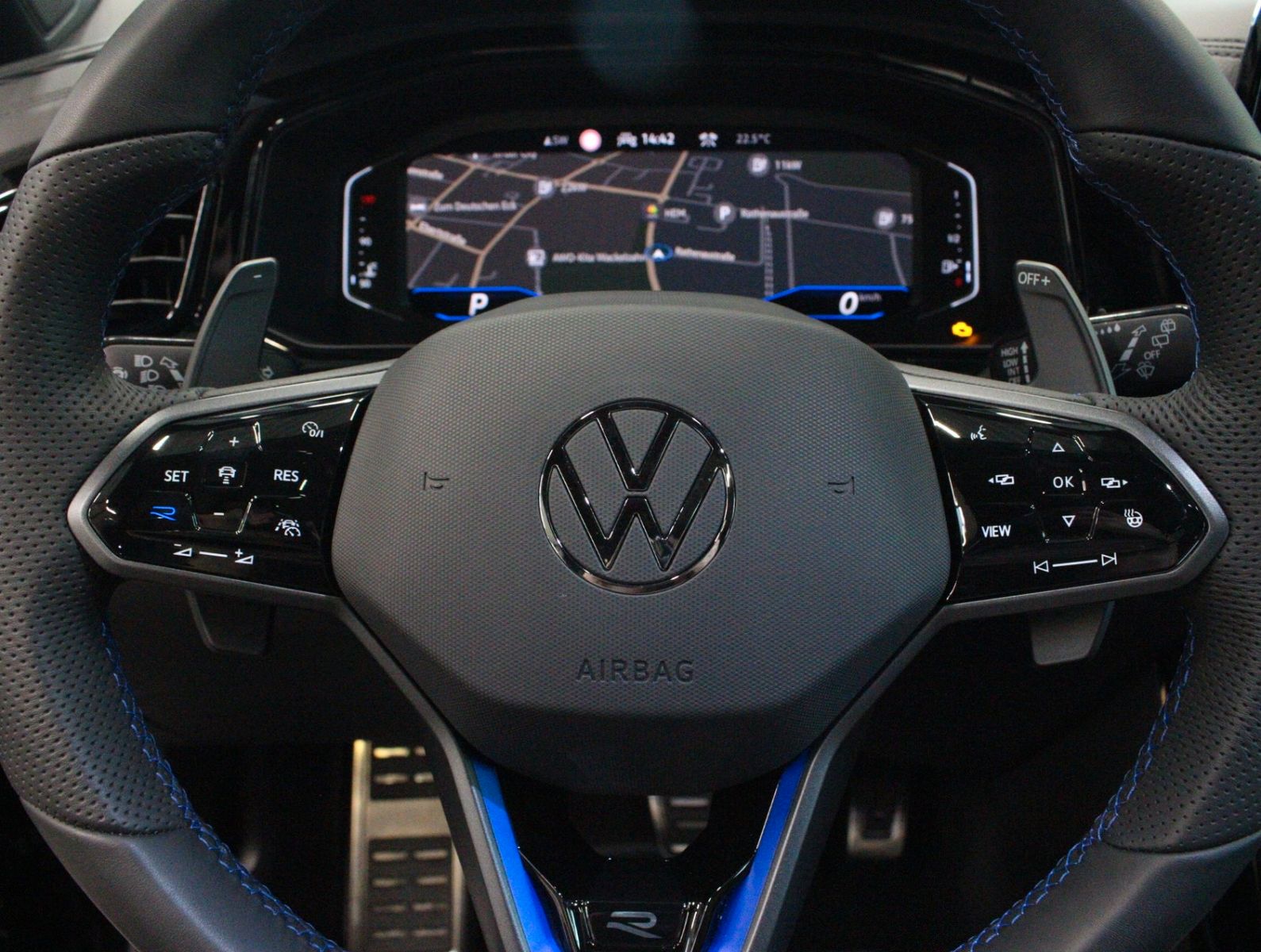 Fahrzeugabbildung Volkswagen T-Roc 2.0 TSI DSG 4MOTION R*NP 68k