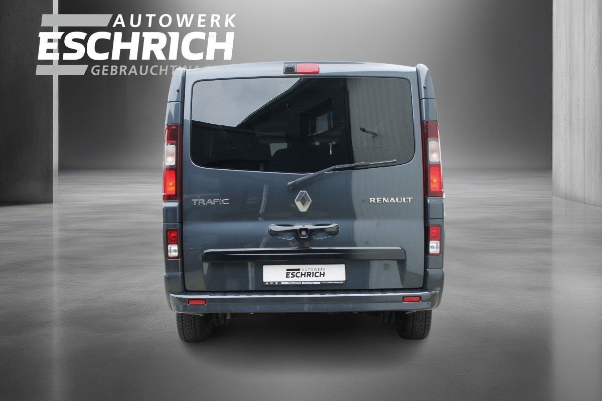 Fahrzeugabbildung Renault Trafic III Grand Spaceclass 9 Sitzer, Automatik