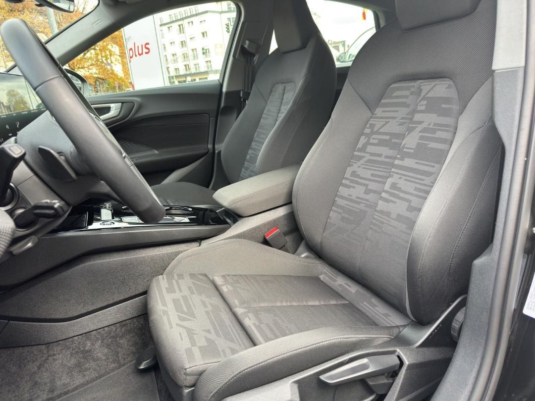 Fahrzeugabbildung Audi A5 Limousine TFSI quattro S tronic Fahren Parken