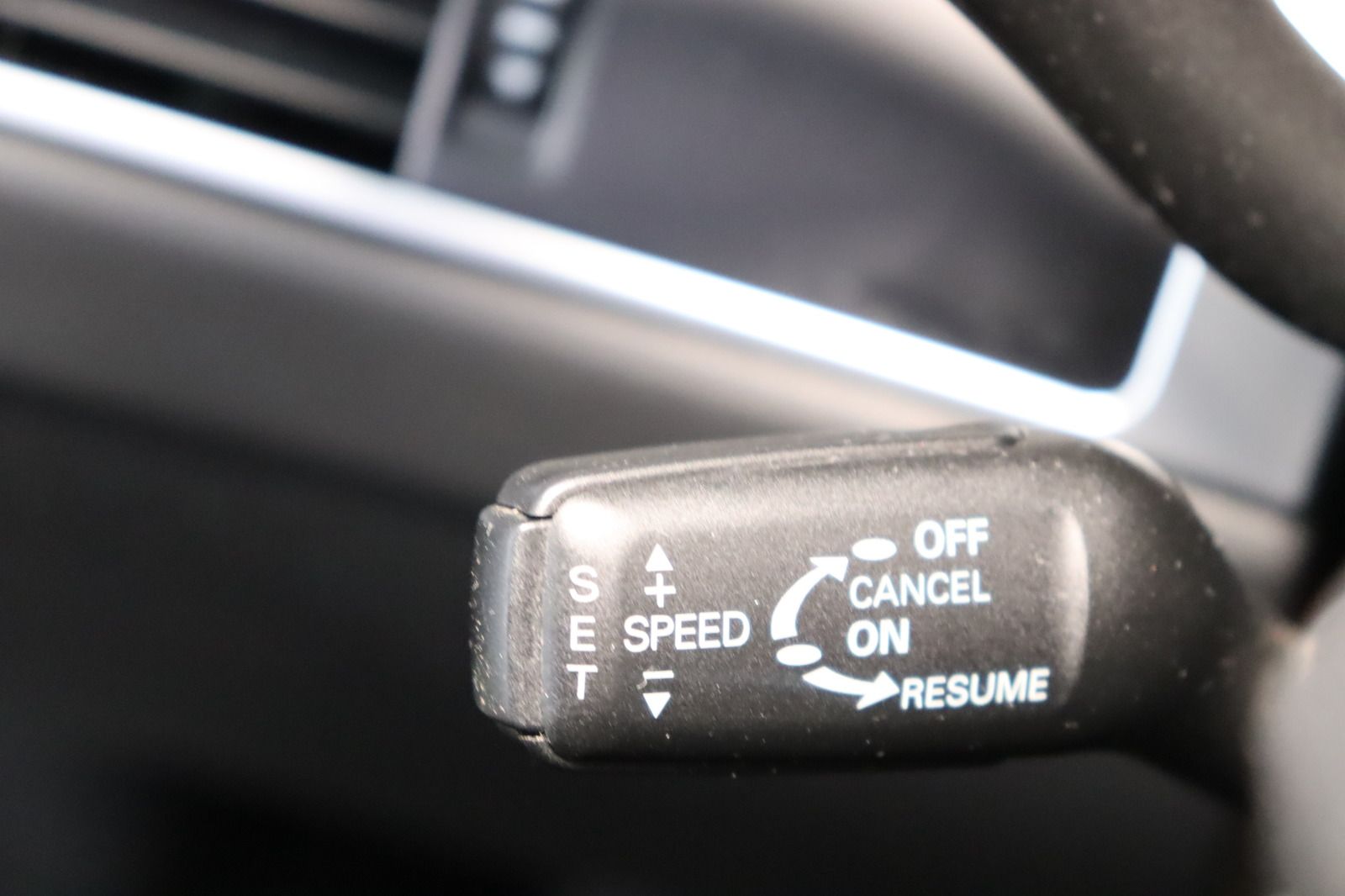 Fahrzeugabbildung Audi A6 2.0 TDI multitronic Avant * Xenon * AHK * PDC