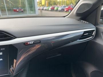 Fotografie des Opel Corsa Yes Hybrid Automatik Kamera LED Sitzheiz.