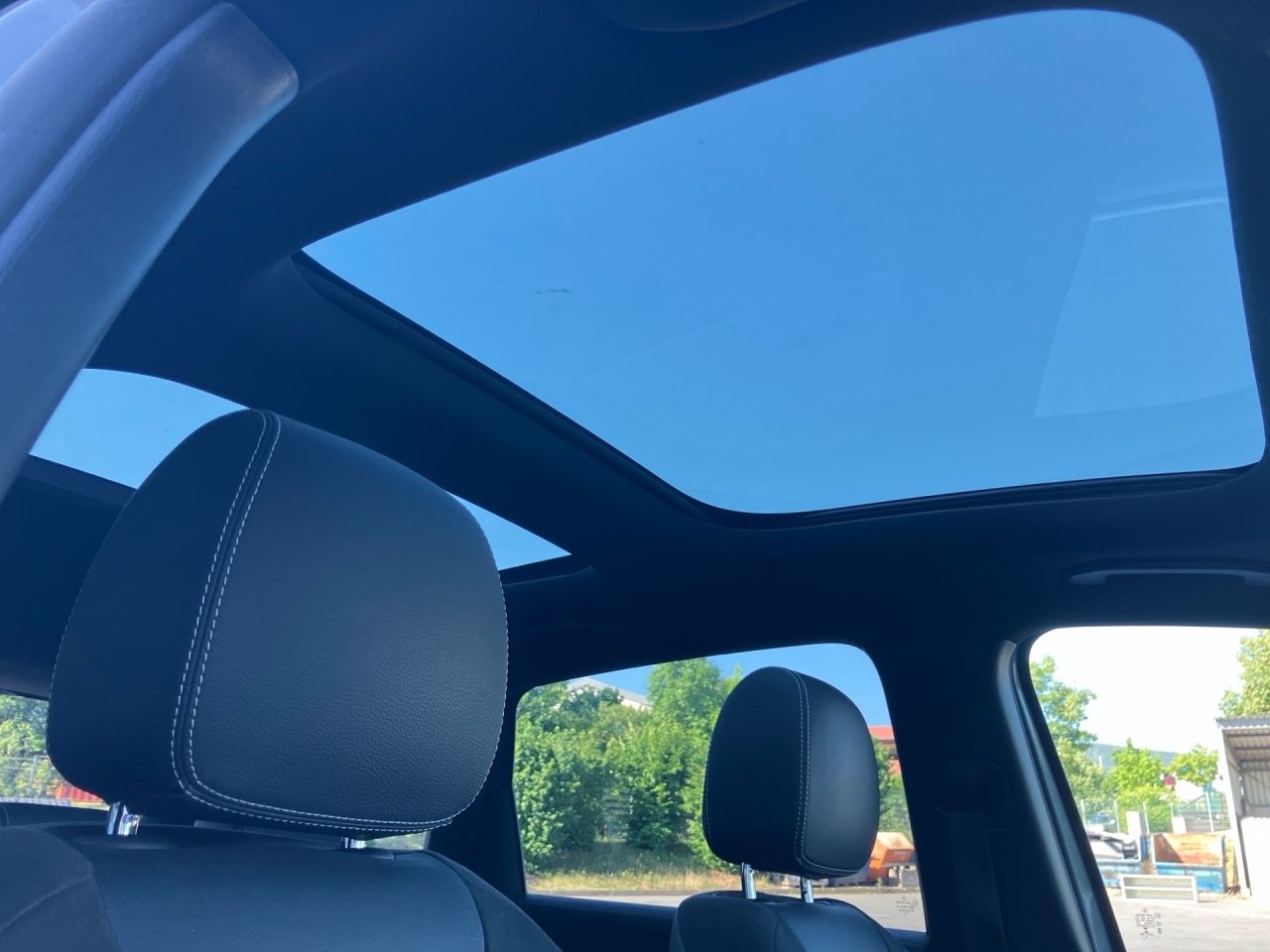 Fahrzeugabbildung Mercedes-Benz B 250 e AMG+AHK+MULTIBEAM+PANORAMA+STNDHZ+KAMERA