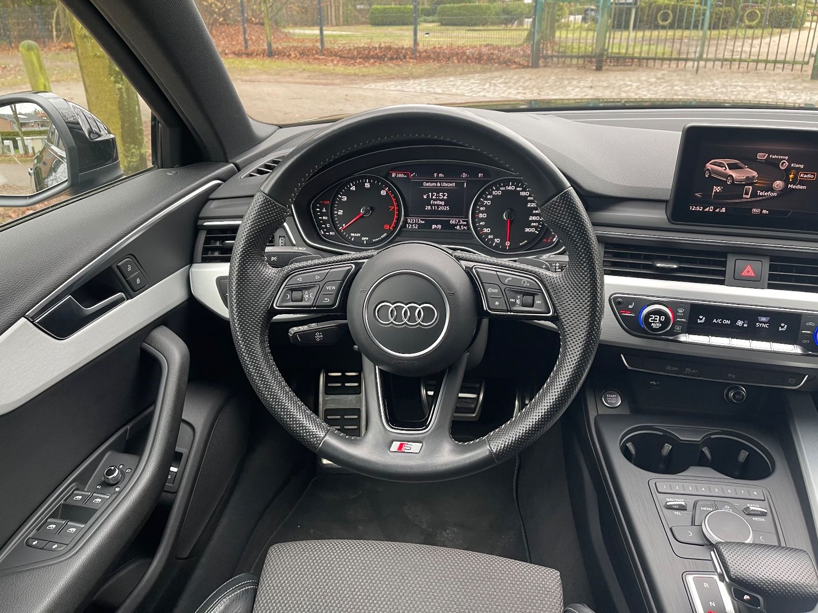 Fahrzeugabbildung Audi A4 Avant S-Line AHK*LED*PDC*TEILLEDER*TEMPO+