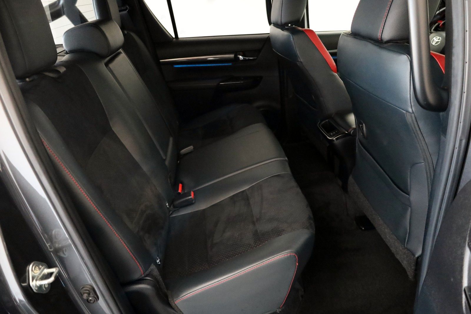 Fahrzeugabbildung Toyota Hilux 2.8 D-4D GR Sport,Alcantara,ACC,Rollo, AHK