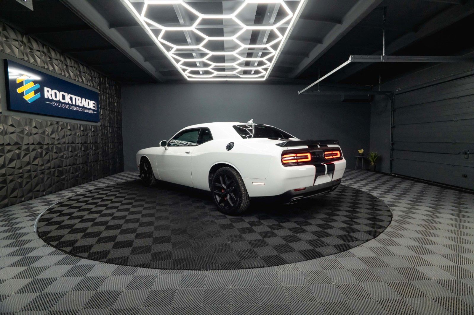 Fahrzeugabbildung Dodge Challenger 6.4 V8 SRT 392 R/T SCAT PACK LineLock