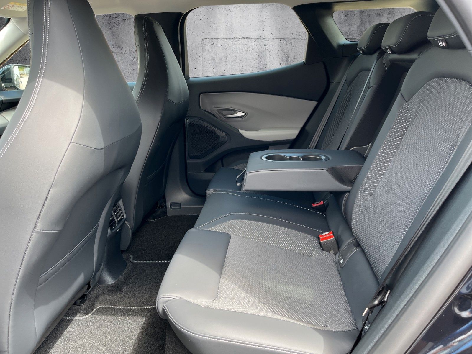 Fahrzeugabbildung Ford Explorer Select RWD