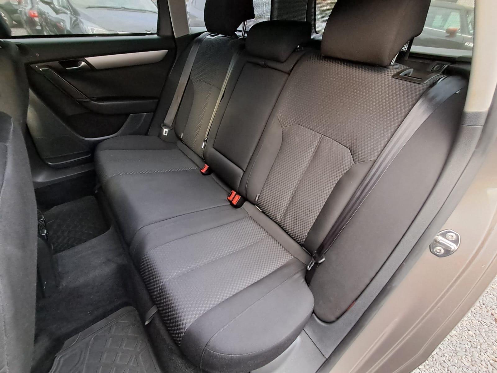 Volkswagen Passat 2011 — photo 14
