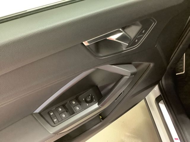Q3 S line 45 TFSI e S tronic,LED,Navi Plus,S-lin
