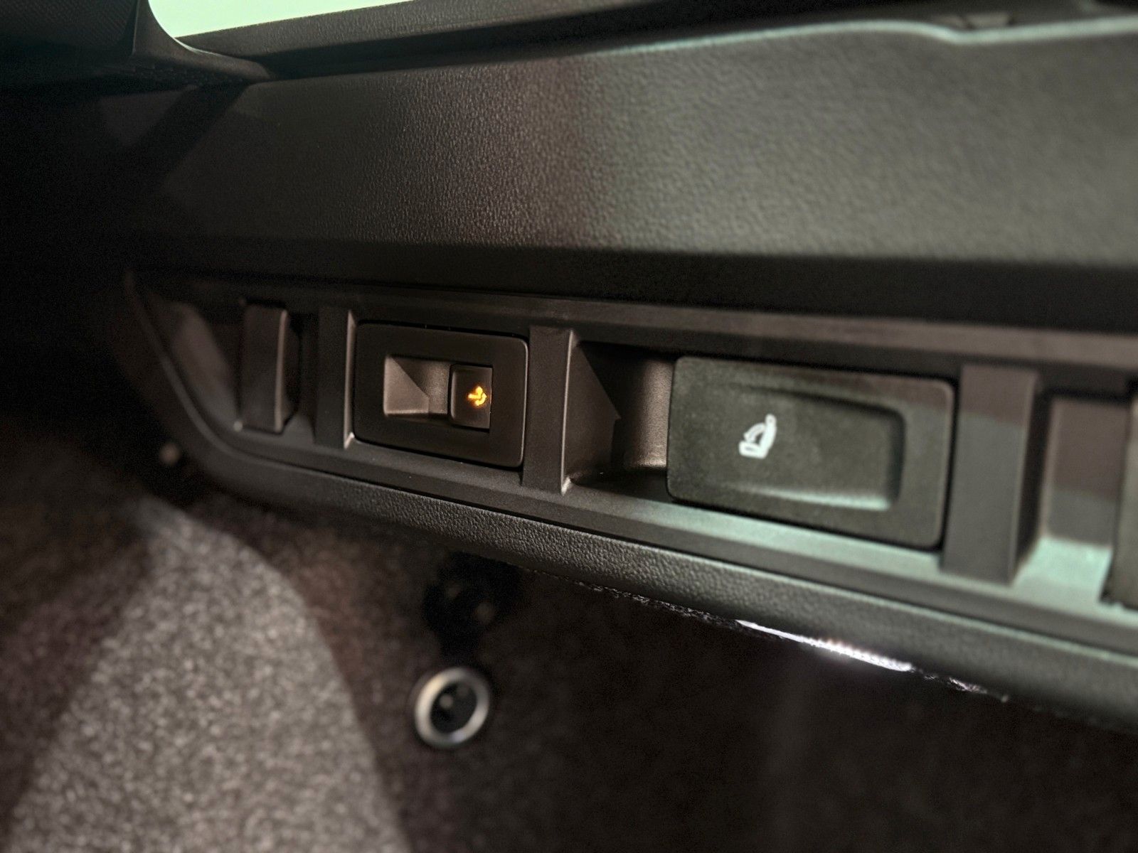 Fahrzeugabbildung SKODA Octavia Combi 2.0 TDI Sportline Infot. Paket