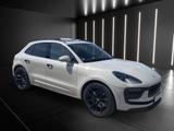 Porsche Macan - -