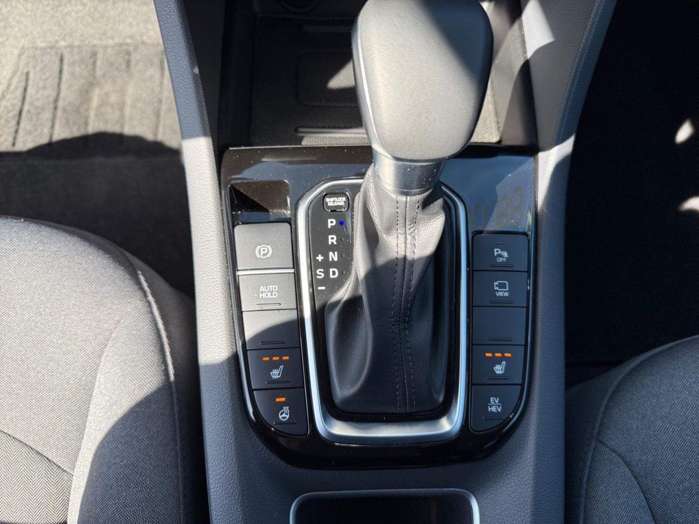 Fahrzeugabbildung Hyundai IONIQ 1.6 Plug-In Hybrid STYLE-Paket Navigation