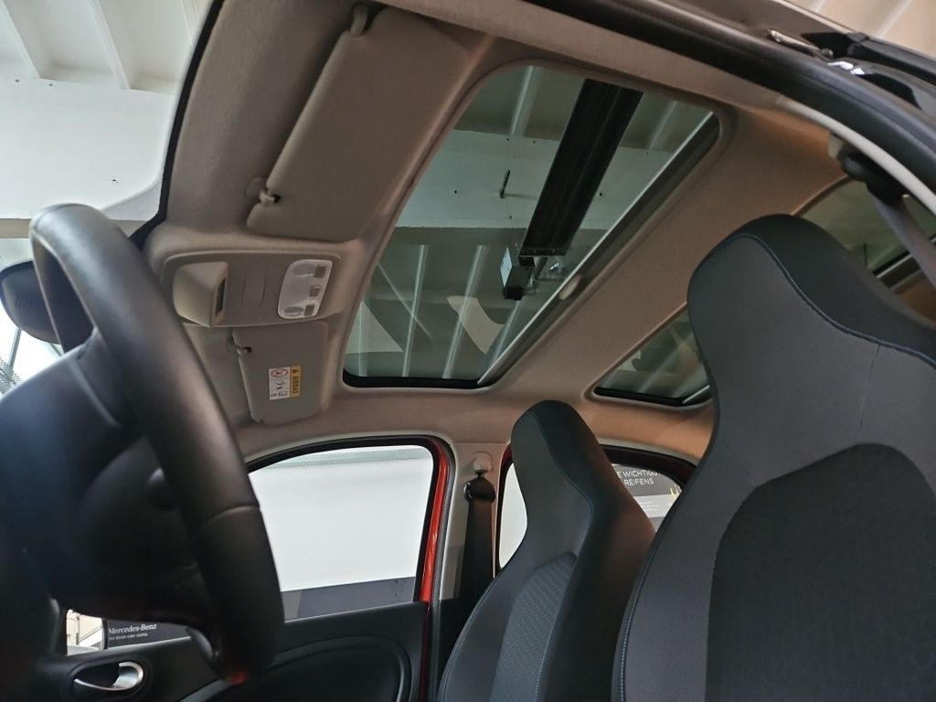 Fahrzeugabbildung Smart EQ forfour Pano LED LM Sitzhzg. DAB Navi Kamera