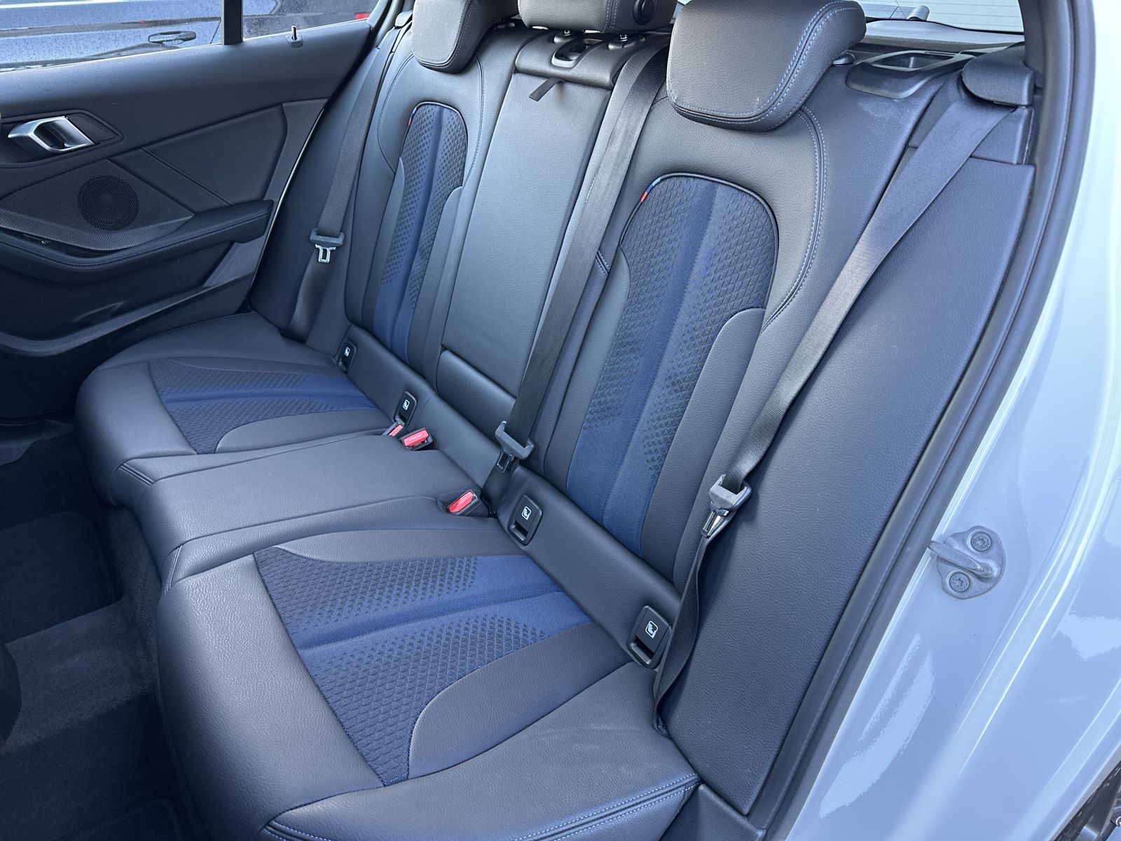 Fahrzeugabbildung BMW 120i 5-Türer M-Sport Aut. NAV+LED+PANO+18ZO+HIFI