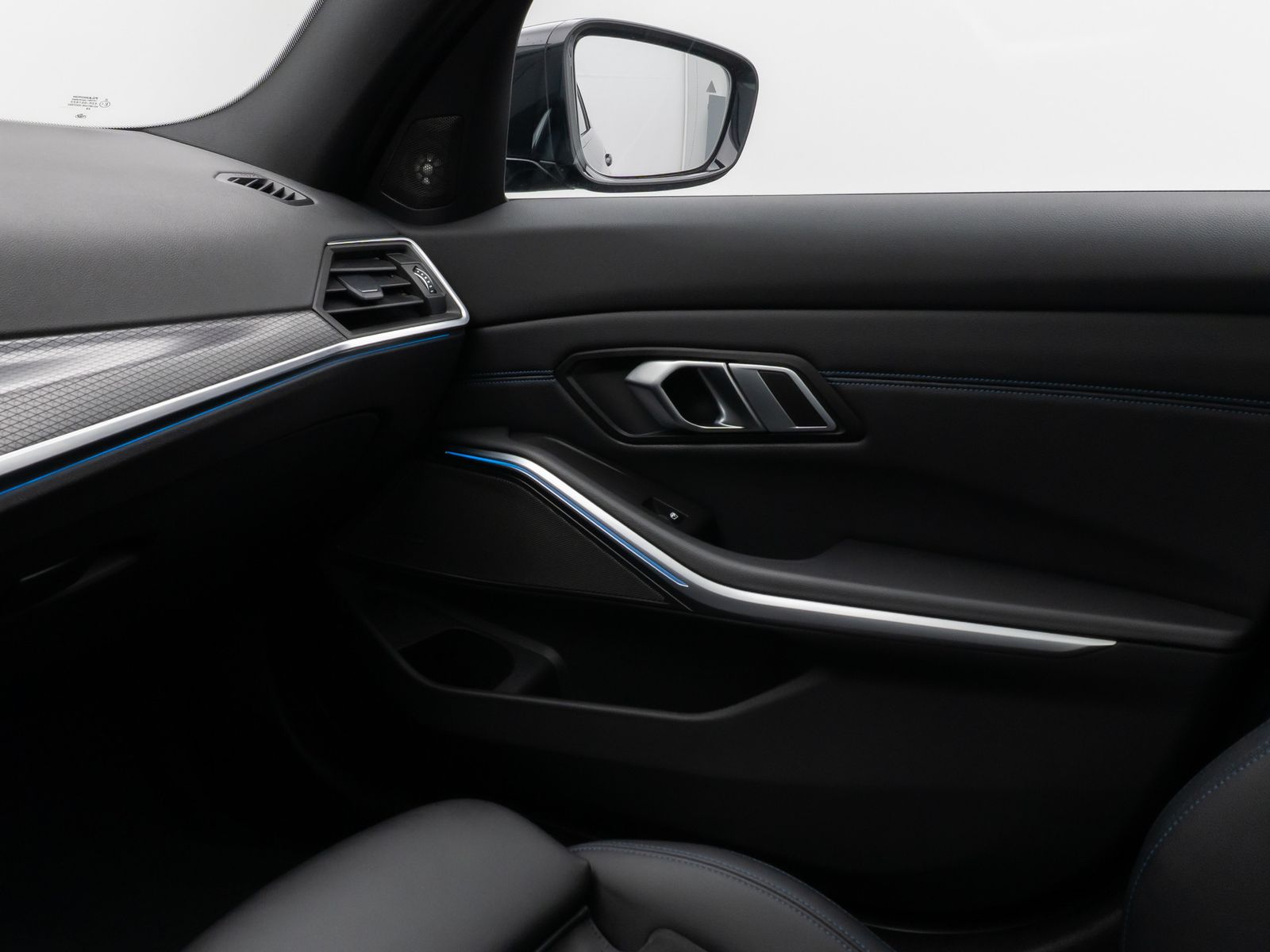 Fahrzeugabbildung BMW 330e xD M Sport Panorama Kamera HUD DAB H/K AHK